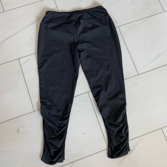 ♡ ROOTS Capri Leggings, Scrunchie Ankle - Picture 2 of 3